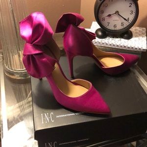 Pink bow pointed stilettos